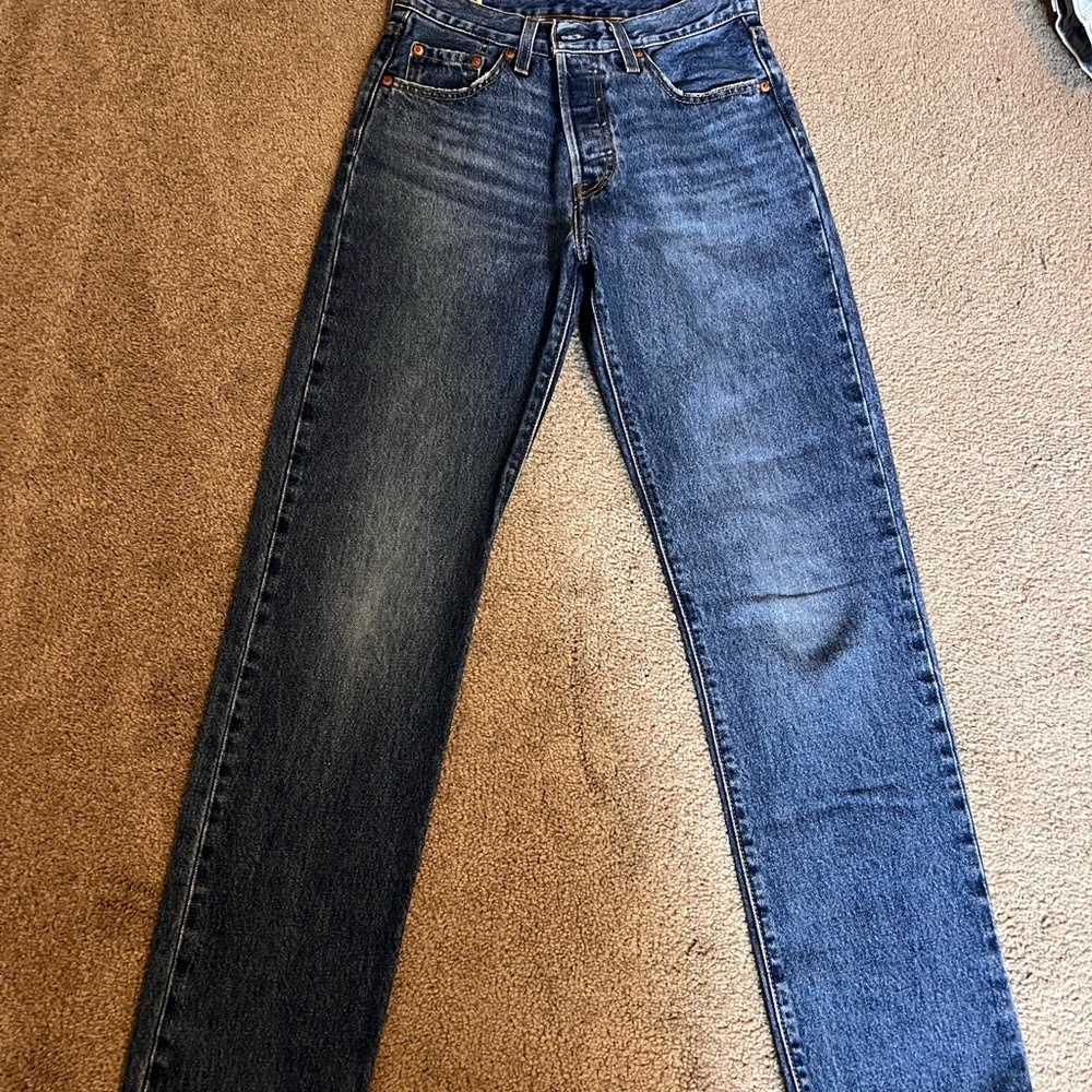 Levi's Classic Blue Straight Jeans with Vintage Appeal